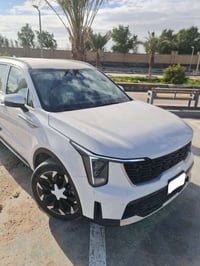 سورنتو ٢٠٢٥ • ماشي ١٤٠٠٠ • ٦ سلندر