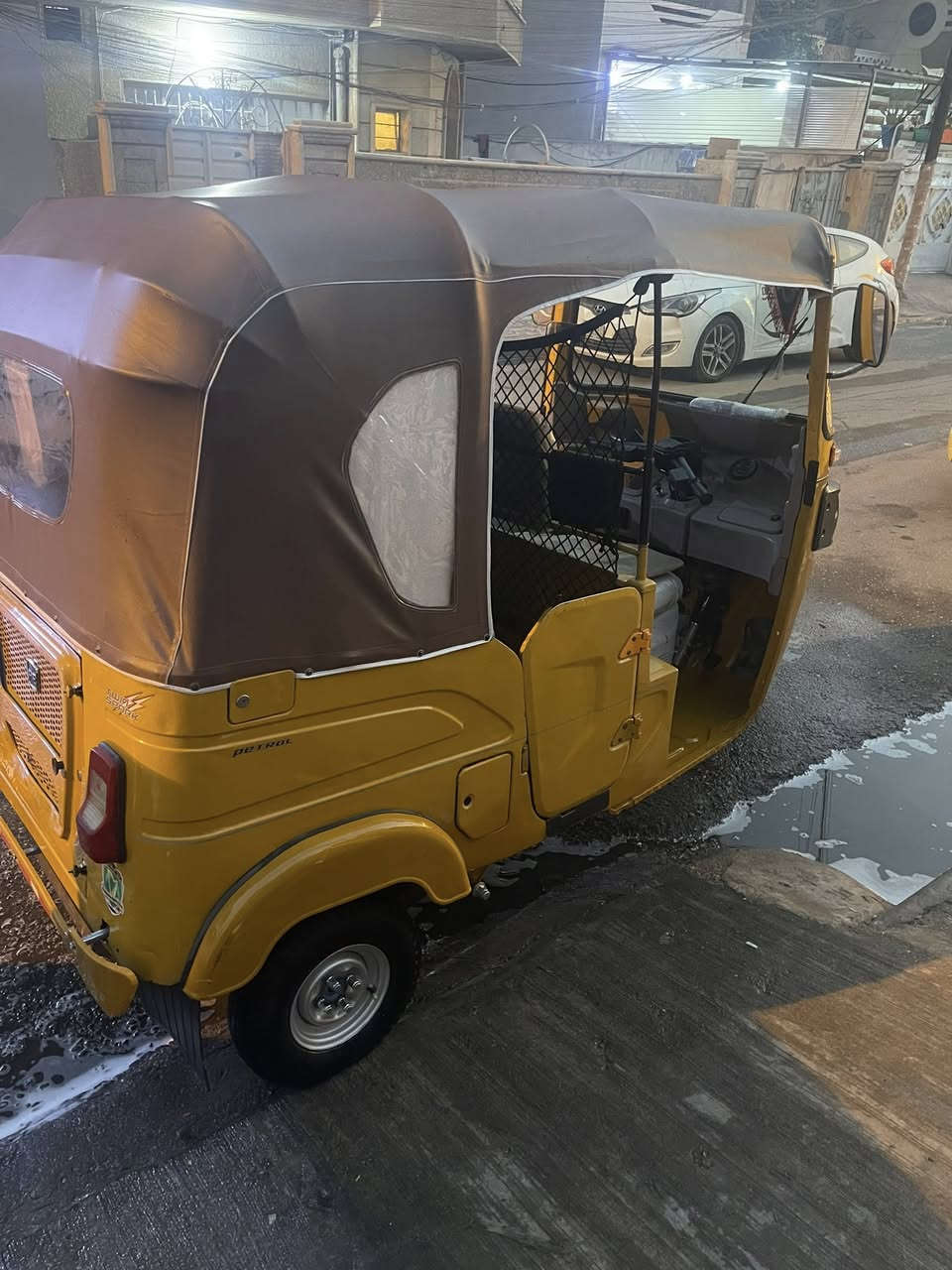 سلام عليكم تكتك للبيع موديل 2021 كربلاء رقم وسنويه سعر 7 مليون و200  بيها مجال بسيط رقم تلفون ***********
