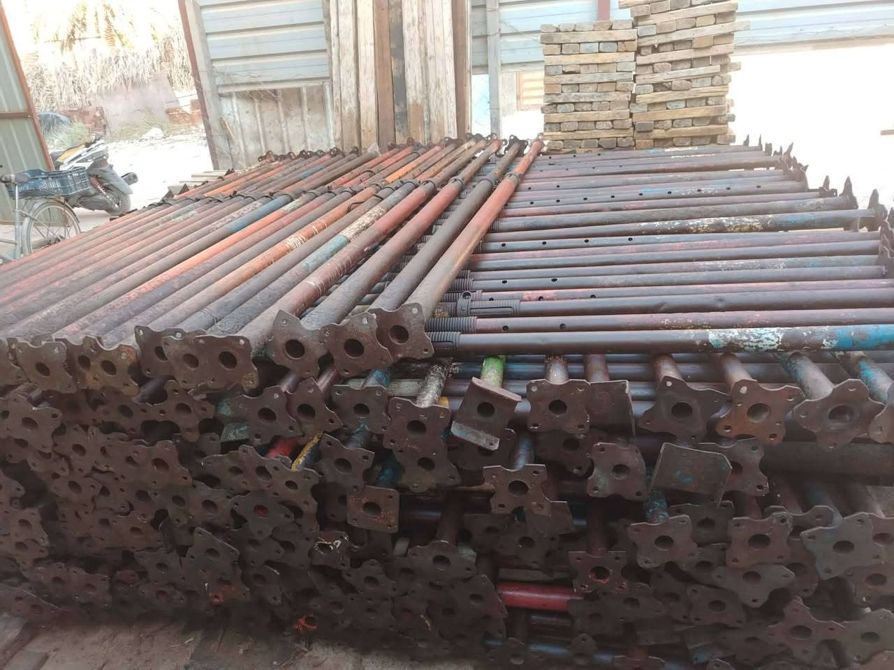 جكات فراشه الأصلي للبيع طول 4َ متر مع جكات حاضن 5متر،، العدد 400جك اتصال *********** العنوان الحله المركز
