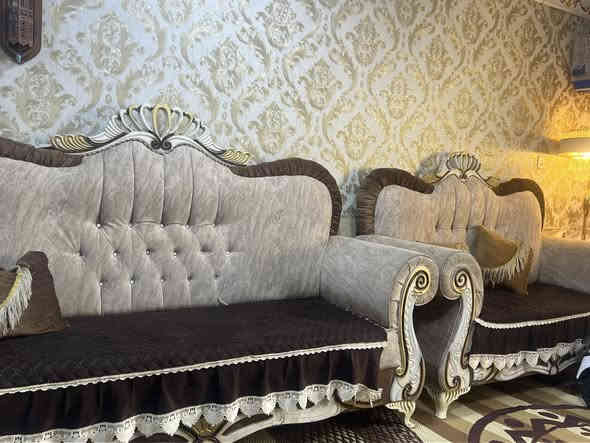 يتوفر تخم ملكي مستخدم نضيف ١٠ مقاعد جديد ***********مكاني سده الهنديه 
السعر ٦٠٠ وبي مجال
