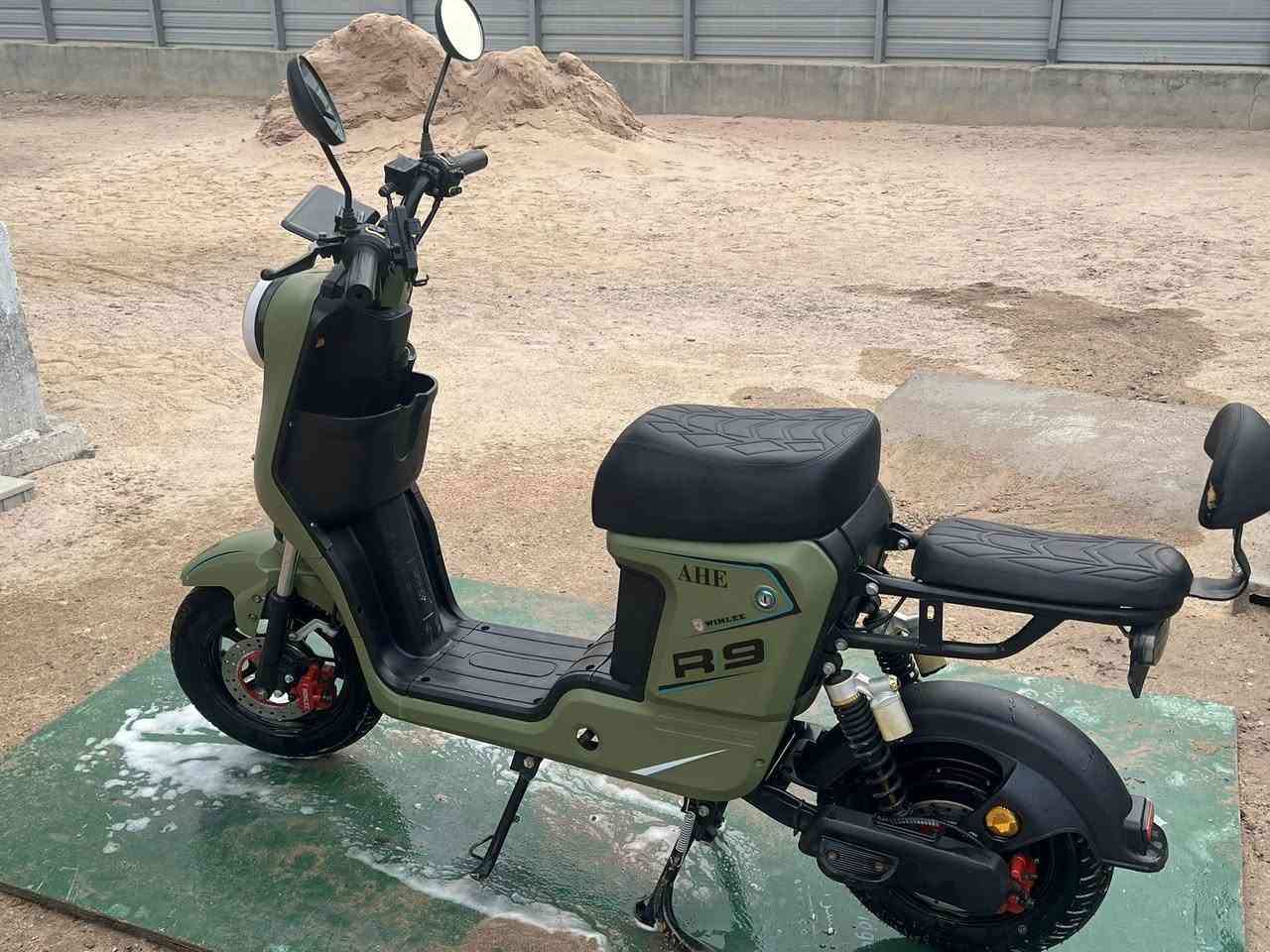 السلام عليكم درجه شحن R9 موديل 2025دراجه جديده كلشي ما بيها عوزه بس بطاريات مكاني شط العرب الجزيره السعر 250 ألف   ***********
