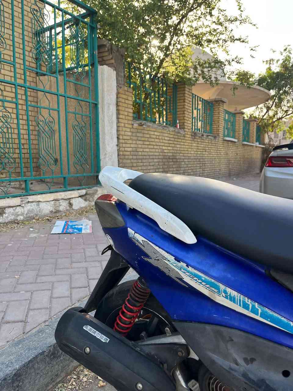 دراجه سكنس نثيه ياماها دراجه بلاديه نكره سلف بكل وقت شلعه ومعدل قويه مكينه خرسه كلش ناعمه بلاديه قفل ستيرن قفل جنطه كيجات لايت عالي ناصي اشاير هورن كله شغال اي نقص ما بيها فقط تريشه وحده نقص الباقي كله كامل . دراجه مكفوله رايدها ب550 وبيها مجال
مكاني بغداد الأعظمية 
***********
