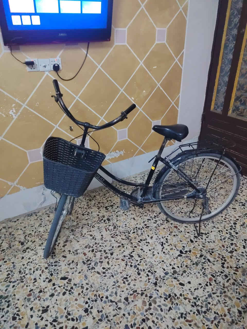 السلام عليكم عندي بسكل البيع حجم ٢٦ المكان الغزاليه السعر ٧٠ وبي مجال
***********
