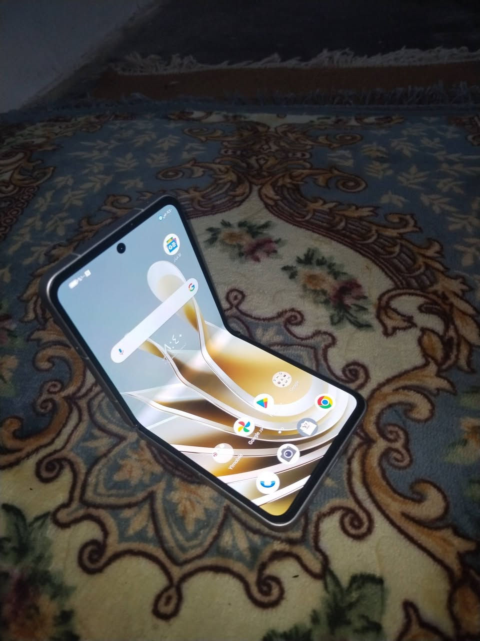 جهاز مطوي شاشة اوموليد ١٢٠ هرتز
ذاكره ١٢٨
رام ٦
معالج سناب دراكون
تصوير فوركي كامرات دمعه
سعر فقط ٢٠٠ الف
***********  يرهم مراوس
