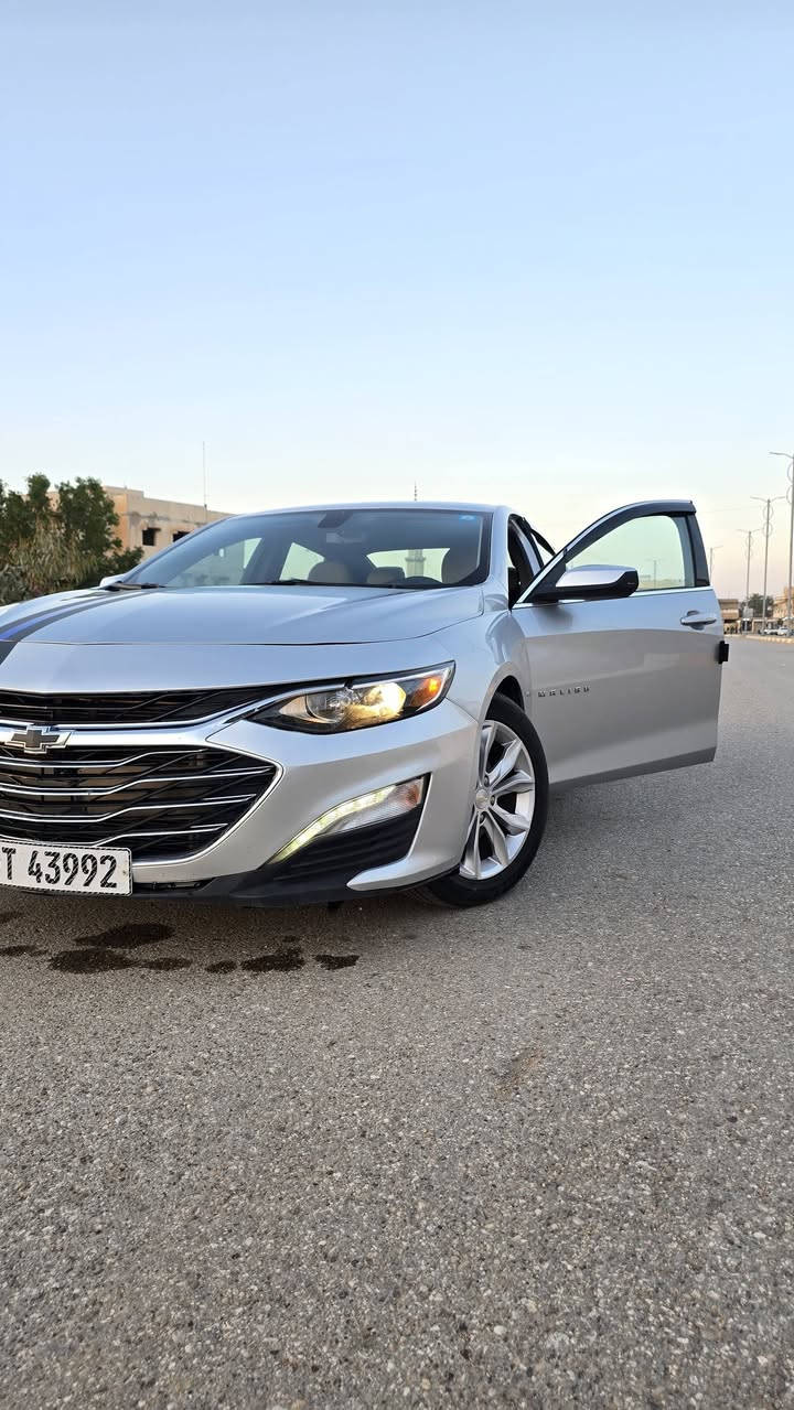 السلام عليكم 
للبيع ماليبو ٢٠١٩ فئة LT
الرقم الجديد الدولي ( رقم بغداد )
مواصفات : 
محرك ١٥٠٠ تيربو
كشن كهرباء 
كشنات تدفئة 
تشغيل عن بعد 
شاشة كبيرة 
تبريد و تدفئة ( مناخين + قطعتين ) 
ويل رياضي حجم ١٨ انج
بصمة ابواب و تشغيل و صندوق
تحكم استيرن كامل 
مثبت سرعة + رادار 
كامرة خلفية 
ماشية ٨٧ الف 

الكير مكفول ..

المحرك  ( بي تبخير كالو صوج تيربو لكن اني اتعهد بمحرك اذا بي شي )
سيارة نظيفة جداً و بالحقيقة احلى من صور 

الحادث بسيط جداً ( الجاملخ الخلفي عكس السايق + الدعامية الامامية ) سونار مرفق من الصور 📷 

مكاني : الانبار /  الرمادي  
رقم الهاتف //. ***********
