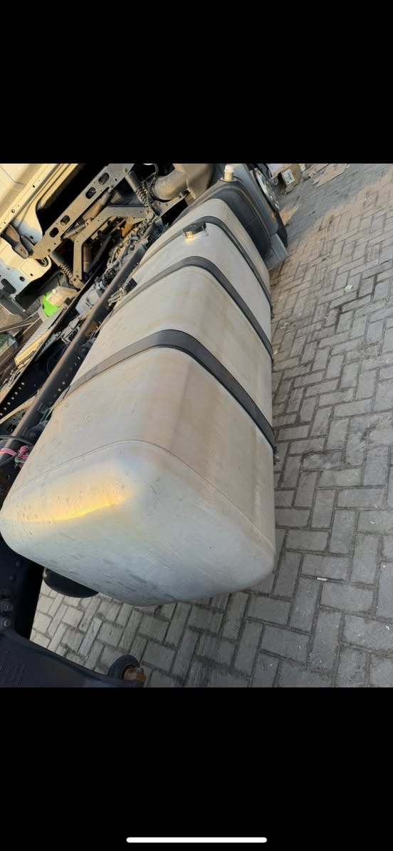 للبيع تاكي كاز 1000التر تاكي جديد مال كتروز ٢٠١٢ كامل هو قواعده *********** عنوان بصره￼
