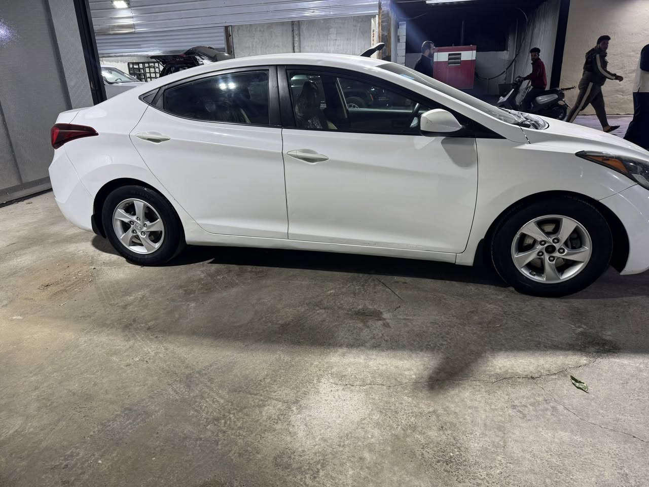 النترا 2014 شكل ال16 كير عادي داخل عسلي مكينة كير خير من الله تبريد وتدفئة تايرات جدد وباتري جديد بيها قطعتين صبغ وتلاثة تبديل نفس اللون بدون دواخل وبدون ايرباك سيارة بسمي مكاني كربلاء السعر 105 وبيها مجال 
***********
***********
