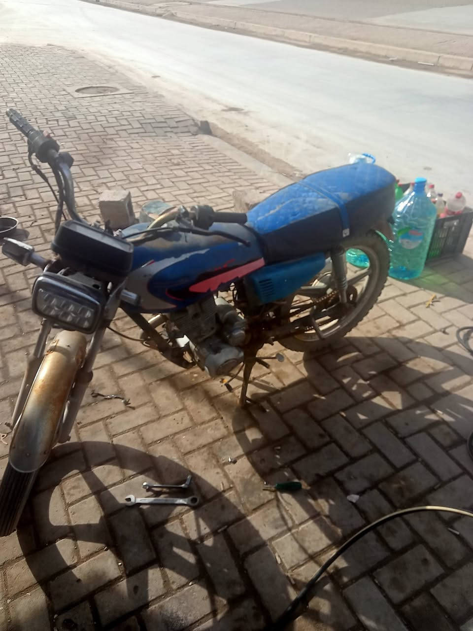 سلام عليكم شباب ماطور للبيع سعر 135 الف شراي  يجي خاص او يتصل على ***********
