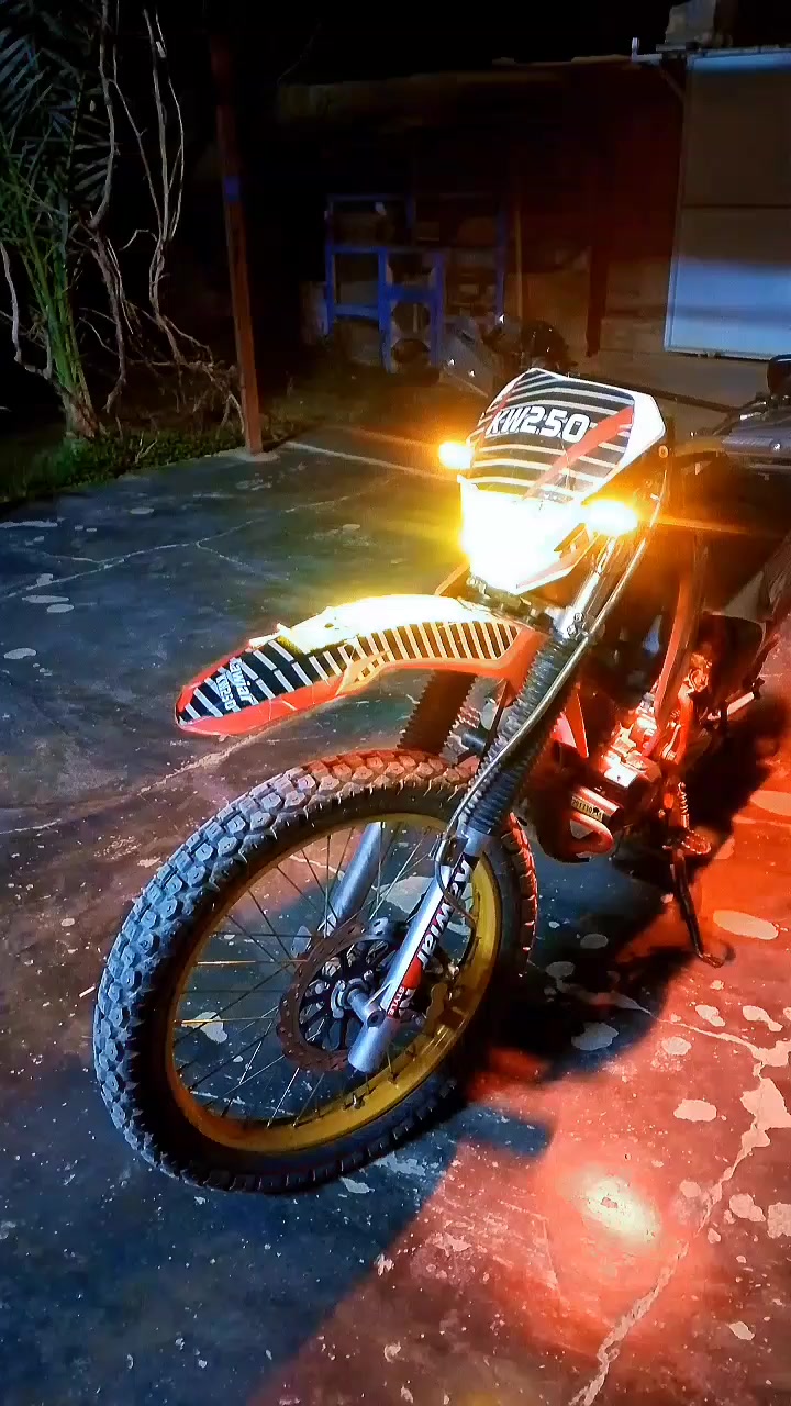 السلام عليكم دراجه قفاز كويار محرك 250 جاكوج موديل 24 دراجه خير من الله احله من الصور بيه ورقه وحده فقط 
السعر مليون و 200 وبي مجال مكان القائم حصيبه *********** ادمن وافق حبيبي
