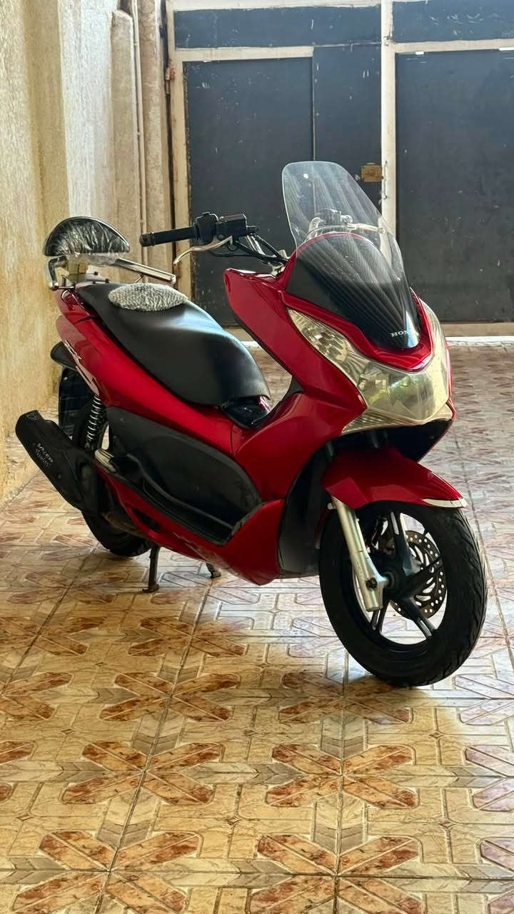 السلام عليكم

Pcx جيل الاول 
محرك 150 cc 
شوته طويله 
ماشيه 34الف حقيقي 

جامه طويله بلاديه
تجوه 
دبلات نيكل
تايرات جدد فيتنامي ستوني شادهن 
مابيها نقص برغي 
دراجه حلوه وبلاديه سعرها 1300 وبيها مجال 
عنواني واسط الكوت


**إذا كنت صاحب هذا الإعلان وتريد حذفه لأي سبب، رجاءا أرسل رسالة إلى الدعم الفني**