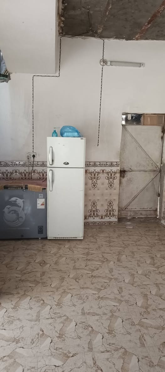 سلام عليكم بيت للبيع مساحه ٢٣٠ متر ٣غرف نوم  صاله ٤ ب٧  ستقبال ٤ب٨ مطبخ  حمامات داخل وخارج العنوان شارع مطار القوسي جيهة  الحرفيين  شارع مالته ٨متار  ماكو باب مقابيلك بيت ماعايز اي شي بس  سقف ثانوي   سعره ٧٠ بي مجال هواي هذا رقمي *********** بي واتساب هذا ثاني ***********
