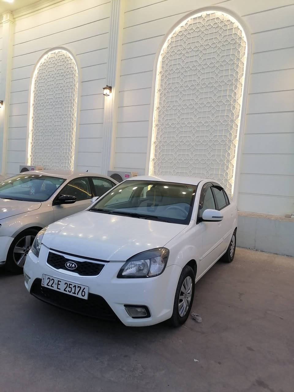 كيا يرو 2012
رقم أربيل دولي مسطره
سنويه لل30
هزه لي شهر 5
تبريد ثلج+تدفئه شغله 
محرك 16شرط
كير توماتيك شرط
شاشه +كامره
مرايات كهرب
جامات كهرب
إشارة بل مري
طخم جديد شرط قبل شهر
باتري جديد قبل شهر 
طخم تاير جديد قبل شهر
بيها جاملغ خلفي ونص الصندوق
بدون دواخل
*********** بي واتساب
مكان سياره موصل حي ملاين
