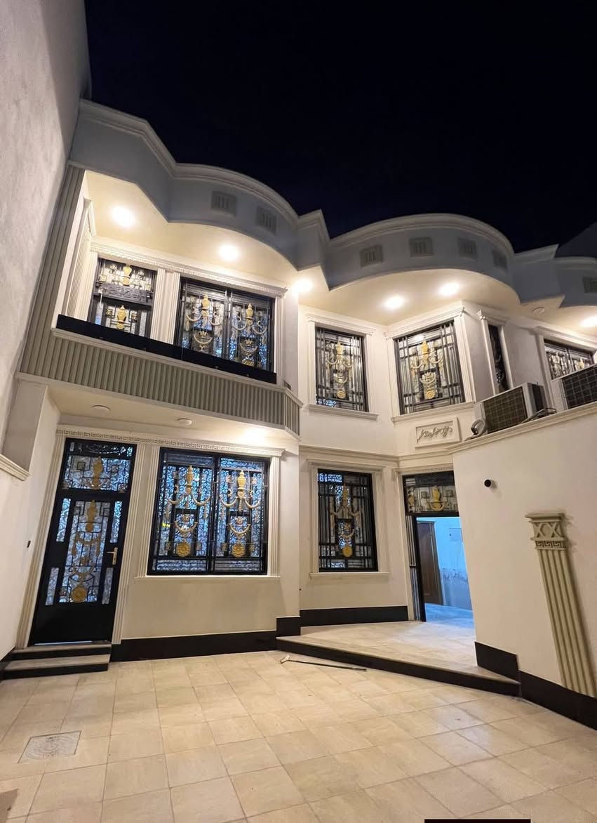 بيت تجاري للإيجار – الديوانية 🏛️
📍 الموقع: ام الخيل – قرب الشارع العام
✨ بناء حديث ديلوكس | مساحة 300 م² ✨
🏠 يتكون من:
• 5 غرف نوم
• صالة واسعة
• مطبخ
• صحيات
• استقبال
• كراج
🚗 موقع مميز جدًا وحيوي مناسب للسكن أو العمل
💰 
📞 للاستفسار: ***********
