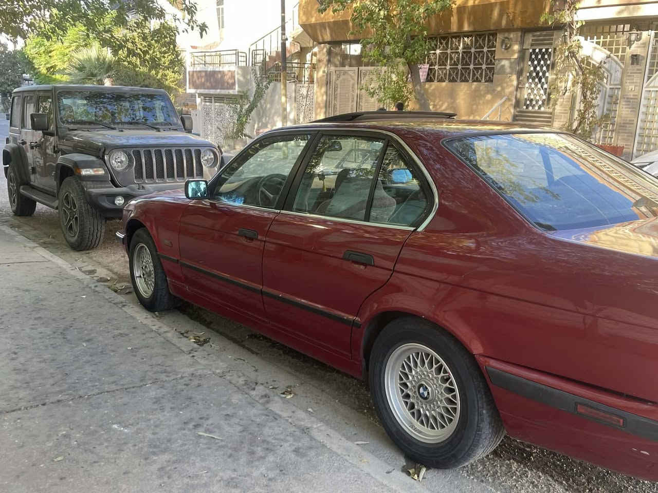 گؤ رينه وه ش ئه كه م به شاهينه يان Bmw 525 به ناوي خواي گه وره ئالتوني بازارر Bmw 520 موديل 90 كوشن جلد 
جام كاره با 
ناو فورميگا گئرو مه كينه به شه رتت 
سه ياره كه بيه مه سره فه 
بوياخخ عام كراوه بؤ جواني 
ئه گه ر مشته ريت ته له فون بكه له خزمتام *********** سعري54 و معامه له شوين سليماني ده ستت خوش ئه دمين
