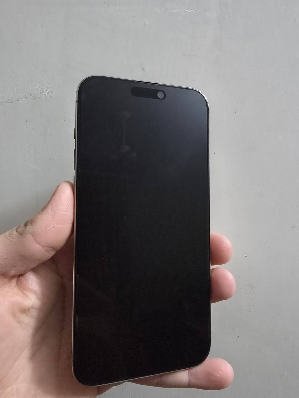 سلام عليكم
ايفون 15برو ماكس عربي شرق اوسط مكفول من كلشي 
ذاكره 256 بطاريه 88  سعره 1050 وبي مجال الرقم ***********
