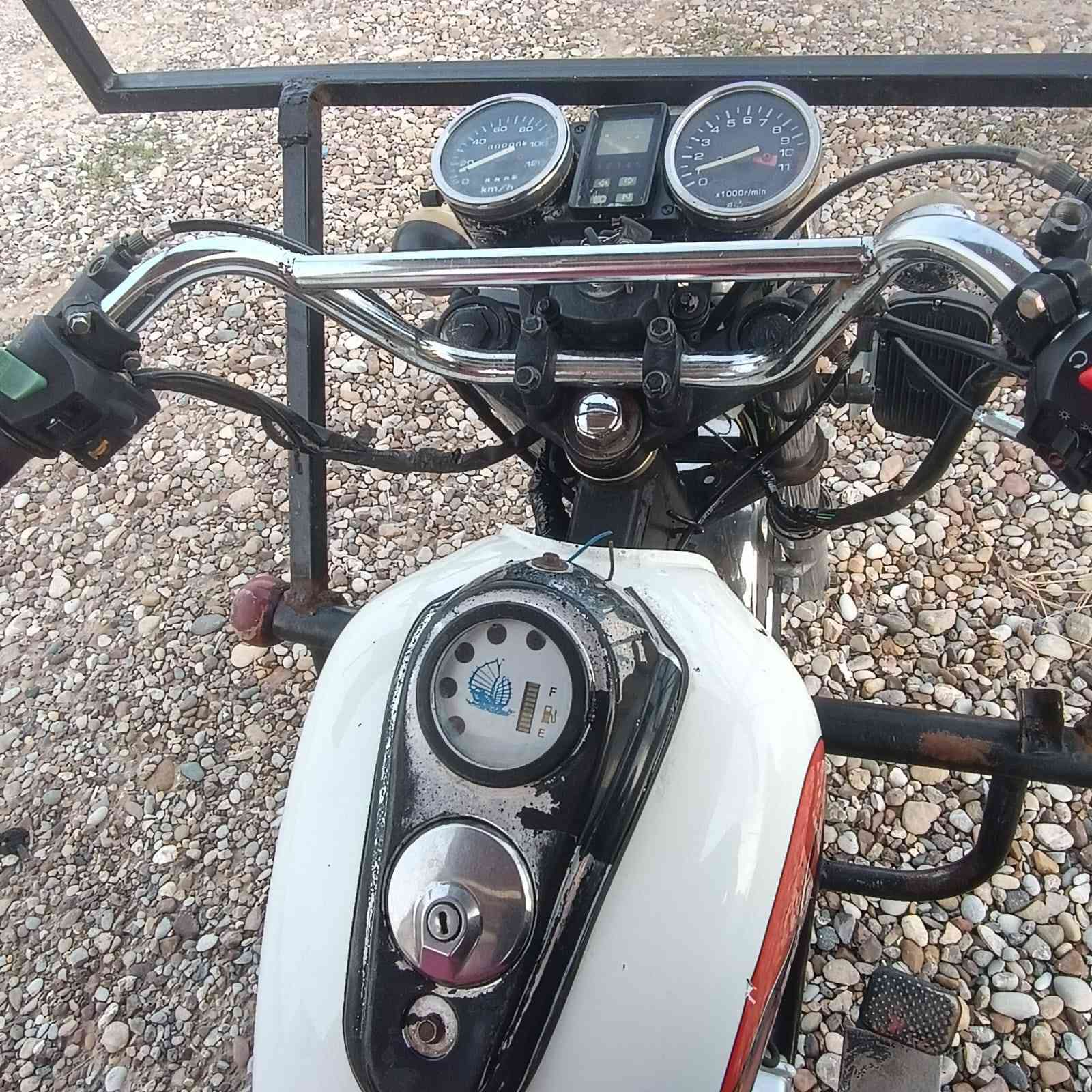 السلام عليكم للبيع موديل 21 أوراق كاملة7اوراق كمرك مكينة 24 تخم تاير للاستفسار الاتصال على الرقم ***********
