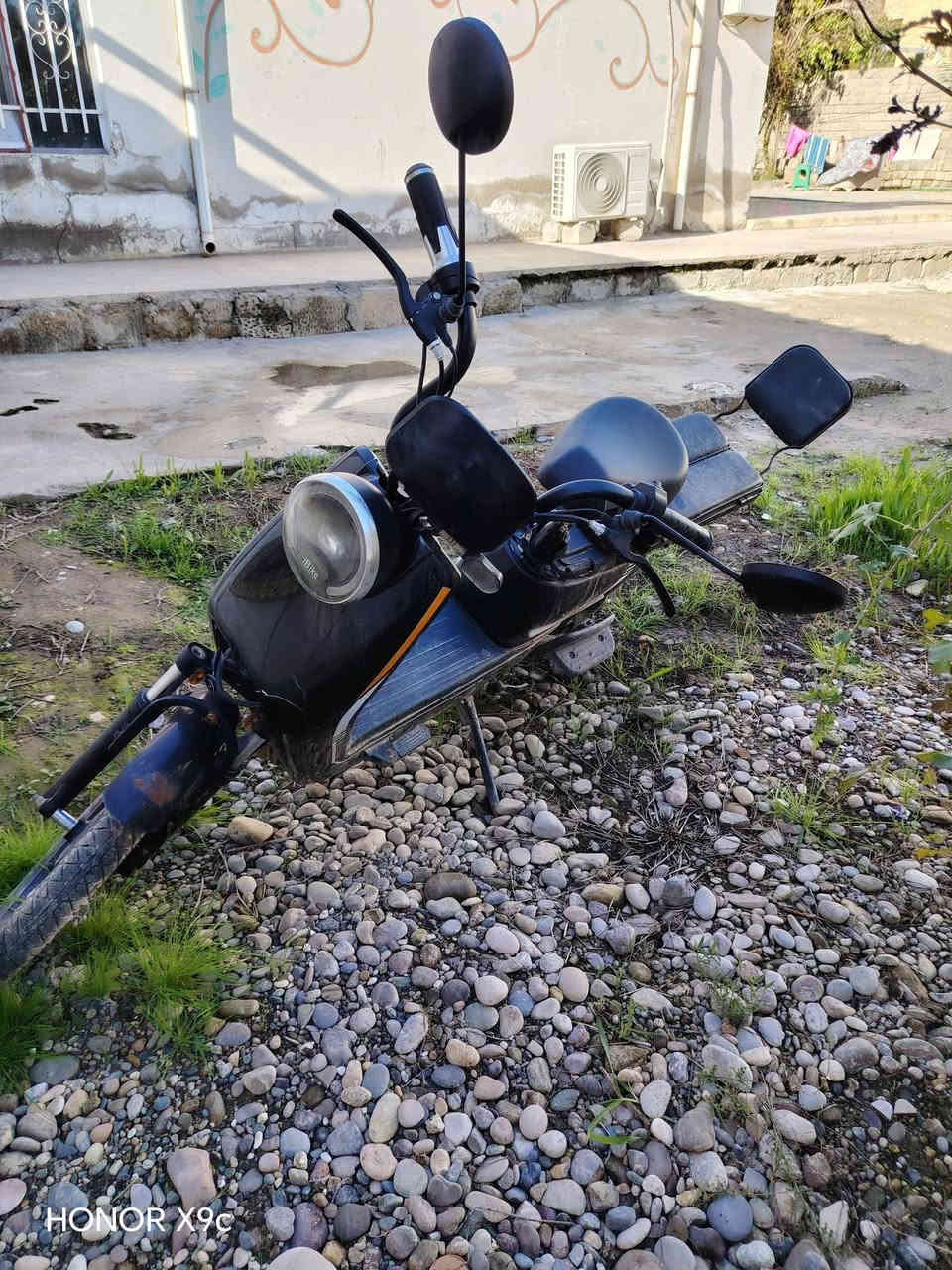 موطور شحن شغال بس البطاريات ٢منهم واكفين العنوان حاوي الجوسق السعر 80وبيه مجال ***********
, ***********
