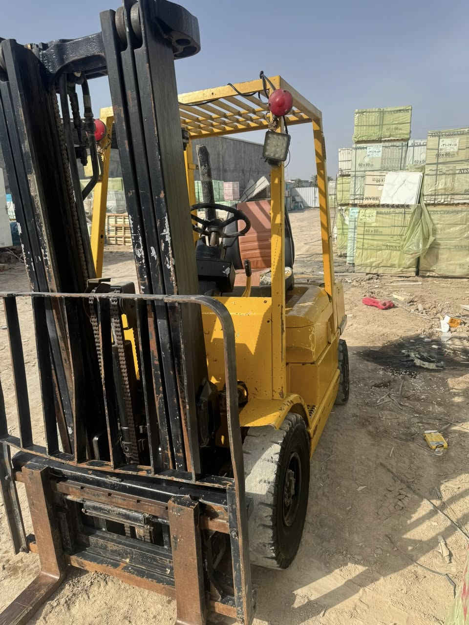 شوكيه 2.500
مكينه ازوزه 
جب 3 سلايت 
شغاله وتمشي اي شي ما بيهه
السعر 35
مكاني البصره القرنه 
***********
