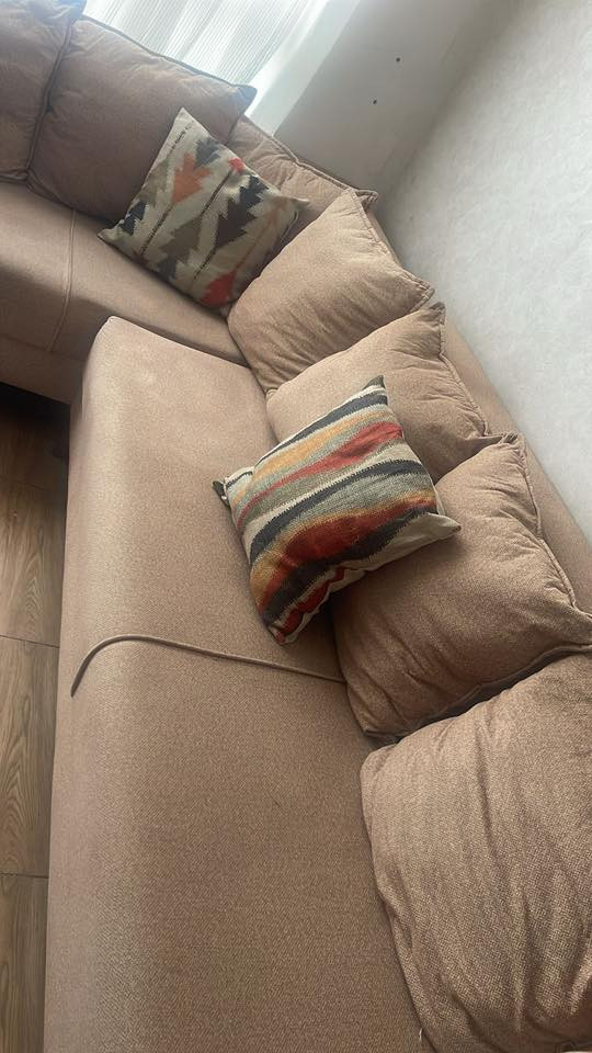 كورنر وميز تلفزيون وميز طعام ٤ كراسي 
للبيع
***********
