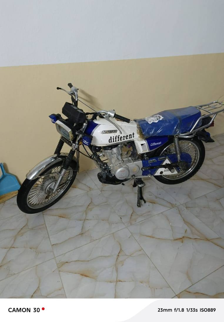 موطور 20020للبيع مامفتوح كلشي بيه شغال كهربائية السعر 460العنوان الايمن حاوي الجوسق *********** 
***********
