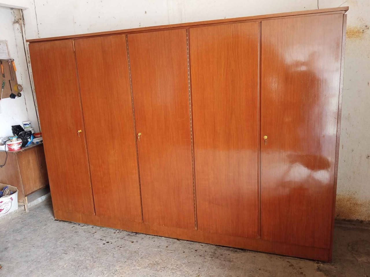 غرفة 5 ابواب نضيفة السعر 350 للاتصال *********** أو *********** موصل, نينوى
