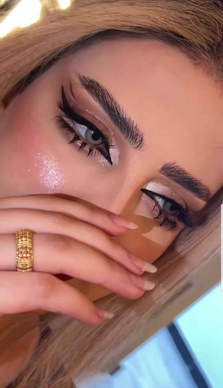 مكياج عروس  أنيق 👰✨
للحجز والاستفسار مراسلة الببيج 
عنوانا الحله /شارع الجمعيه/مقابل المتنزه/مجمع 
دبي
الفرع الثاني حي الصحه شارع الكورنيش مقابل ليمونه


**إذا كنت صاحب هذا الإعلان وتريد حذفه لأي سبب، رجاءا أرسل رسالة إلى الدعم الفني**