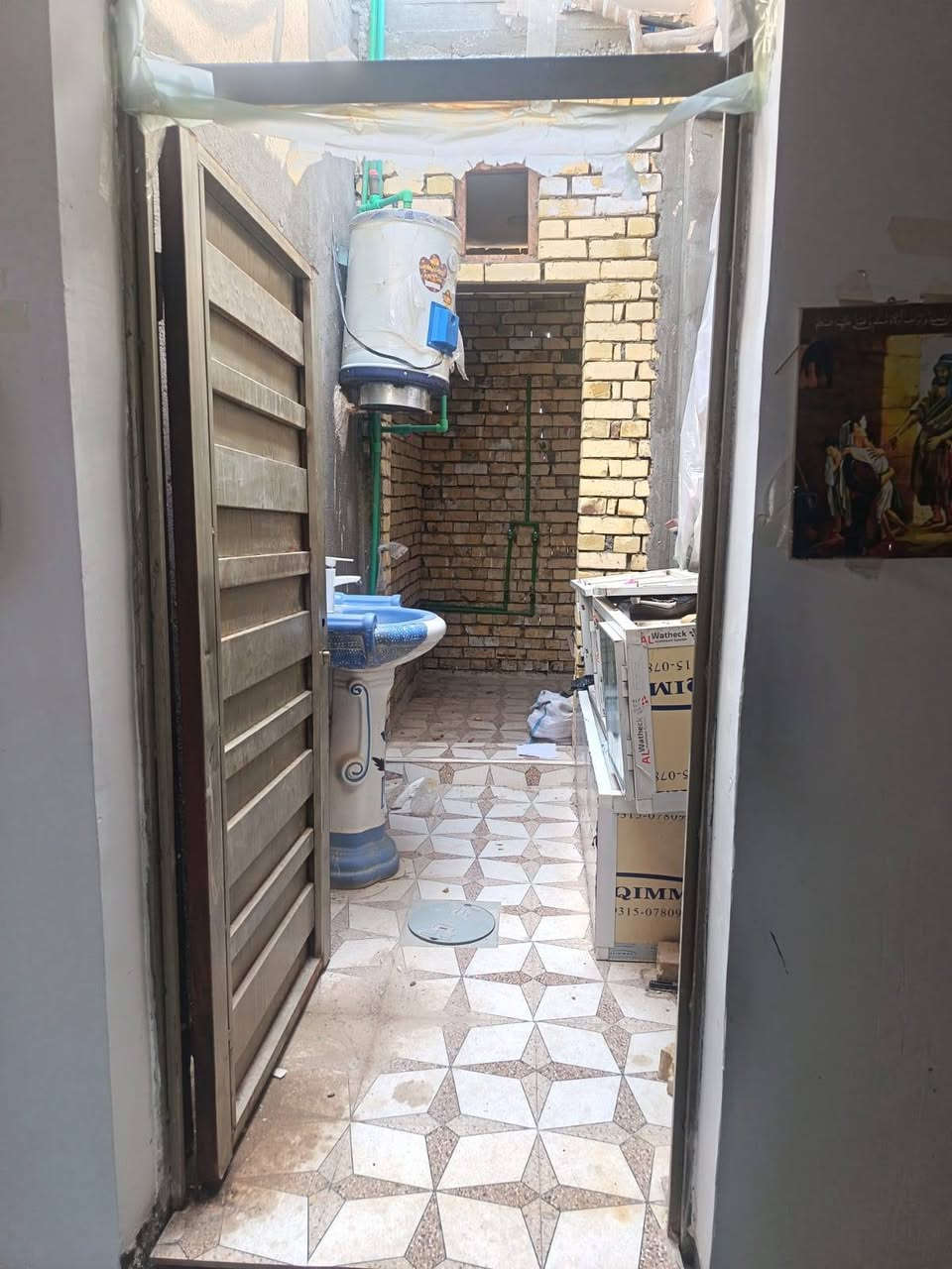 بيت للبيع 240م
+ قطعة للبيع 240م
حي الكوفة مقابل محطة عبد الحسن ملاغي فرع سيراميك بركات الحسين 
للاستفسار *********** 
خاص مغلق مكلف بالنشر
يتكون من 3 غرف وصاله ومطبح وديوانيه وصحيات بنيان حديث
