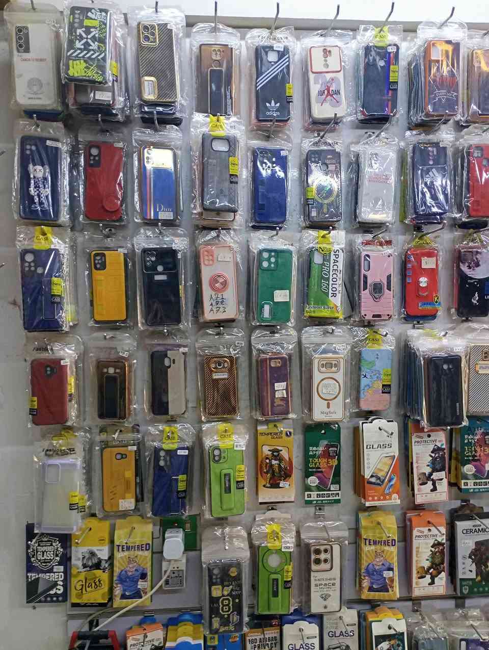 سلام عليكم ورحمه الله وبركاته
غراض اكسسوارات موبايل شلع موديلات استندر شرط وكفرات دفتري ولواصق إطار عالي ومظلل وفايف دي بوردات وشاش السعر (750) الف
رقم الهاتف للتواصل(***********)
