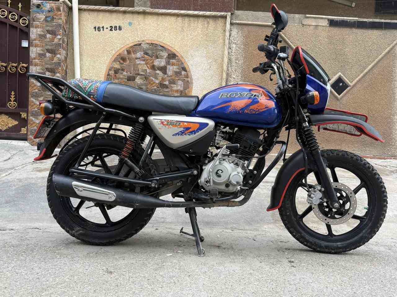 السلام عليكم بوكسر موديل 23 نزول بنهايه ل24 مرقم لوحات وسنويه إنكليزي باسمي تحويل ثاني يوم ماشيه 9 الالف حقيقي وقابل للزياده دراجه كفاله عامه مكاني الحريه الدولعي
***********
