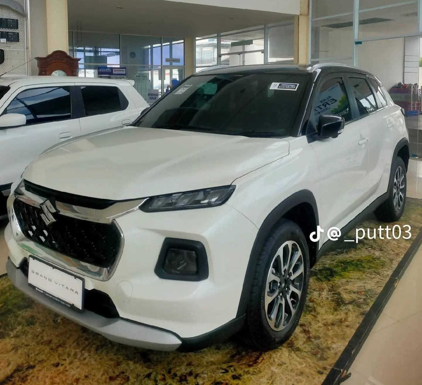 🚗 للبيع
Suzuki Grand Vitara 2025

سوزوكي جراند فيتارا 2025

 🌍 المدينة –   العباسيه– النجف الاشرف 

 

------------------------------------------------------------ 
✅ المواصفات:  

سوزوكي جراند فيتارا 2025 – زيرو وكالة ✨
🎈 رقم بغداد ❤️
🚨 وكالة باسم المشتري مباشرة –مقترض وكفيل  محجوزة للمصرف 🚨

📍 الموقع: النجف – العباسيه
✨✨ المواصفات الحديثة والعصرية:
🔹 محرك هجين خفيف (Mild Hybrid)
🔹 سعة المحرك: 1.5 لتر – 4 سلندر اقتصادي
🔹 ناقل حركة أوتوماتيكي بـ 6 سرعات ناعمة جداً
🔹 سعة خزان الوقود: 45 لتر – مشاويرك بدون قلق
🔹 كاميرا 360 درجة لرؤية محيطية كاملة
🔹 حساسات ركن أمامية وخلفية + نظام كشف النقاط العمياء
🔹 مثبت سرعة + مساعد نزول التلال + مساعدة عند صعود المرتفعات
🔹 نظام الثبات الإلكتروني + منع الإنزلاق
🔹 وسائد هوائية أمامية وجانبية للحماية الكاملة
🔹 نظام منع تشغيل المحرك + إنذار أمني ضد السرقة
🔹 توزيع إلكتروني لقوة الفرامل + نظام مساعدة الفرامل الذكي
🔹 نظام مراقبة ضغط الإطارات + حزام أمان متطور بكل المقاعد
🔹 جسم السيارة عالي القوة + تصميم SUV رياضي أنيق

💰 التفاصيل 
مو مشكله يبقه عليها مبلغ بسيط بالاقساط للاستفسار الاتصال ***********  واتساب 

#للبيع #سيارات_للبيع #سيارات
