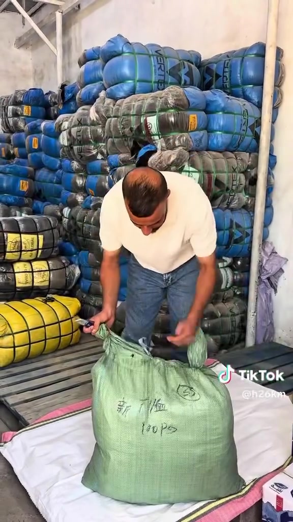 تيشرت رجالي اسود شي ان جميع القياسات العدد 100 قطعة السعر 250 الف مع التوصيل كميه محدوده للحجز والاستفسار يرجى مراسله الصفحه او للأتصال على الرقم.   *********** وليد
