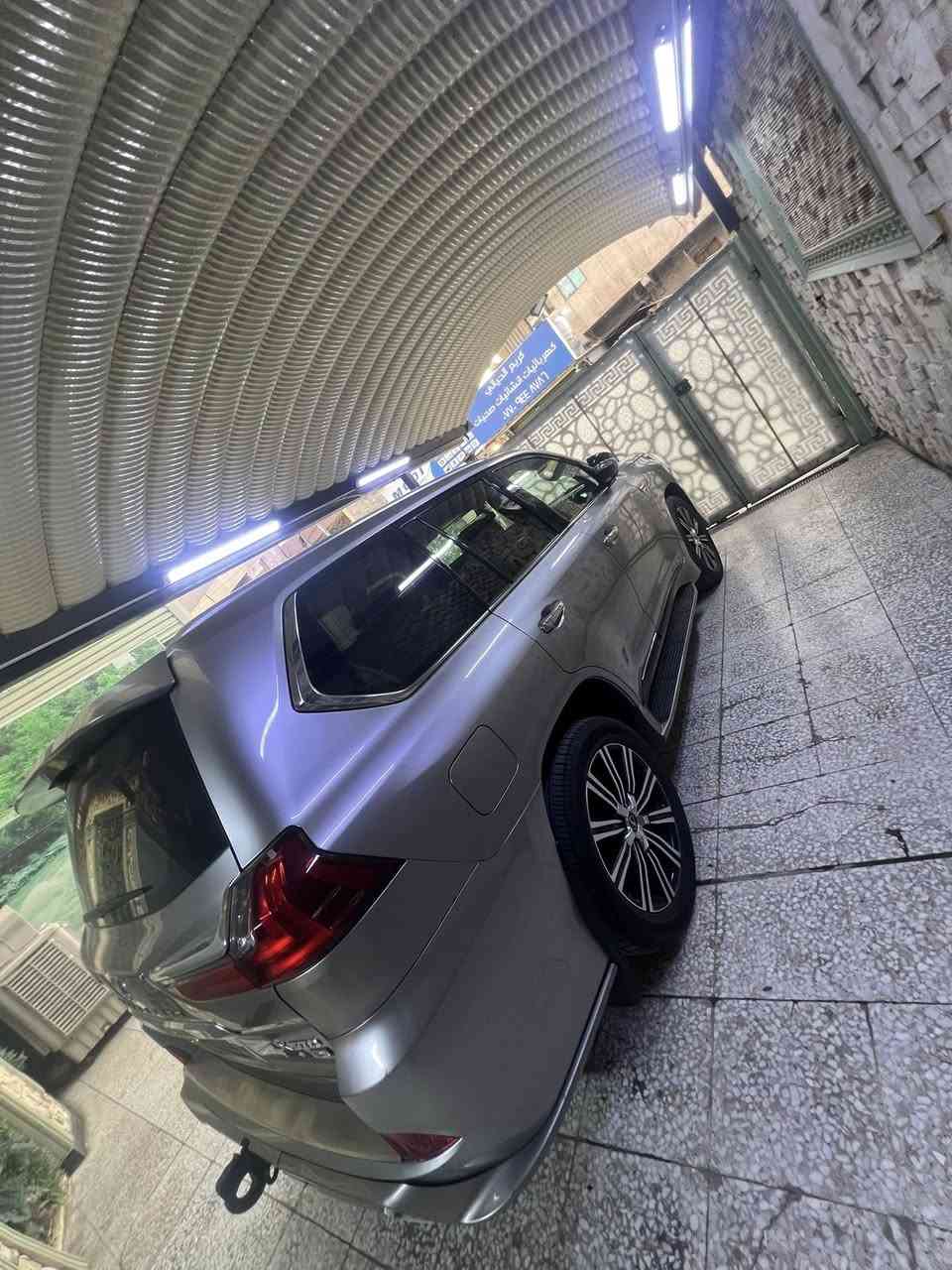 للبيع – Lexus LX 570
موديل 2020 / سوبر سبورت
رقم بغداد مميز 

أعرض للبيع مركبة لكزز Lexus LX 570 سوبر سبورت – أعلى فئة،
والسيارة تحت إشرافي المباشر منذ دخولها، مع استخدام منتظم 

📌 الحالة العامة
• السيارة بحالة ممتازة واستثنائية
• جديدة ونظيفة جدًا
• خالية من الصبغ والضرر نهائيًا
• المسافة المقطوعة 45,000km حقيقي ومضمون
• الفحص متاح لدى أي جهة يعتمدها المشتري

📌 الفئة والمواصفات
• فئة سوبر سبورت – فول مواصفات
• محرك V8 – دفع رباعي 
• داخل جلد احمر كورو  فاخر بحالة ممتازة
• تبريد وتسخين مقاعد
• كاميرات محيطية + حساسات
• بصمات كاملة + كارت 
• أنظمة أمان ومعلومات متكاملة

– تغليف وحماية شاشات المقصورة
• ملحقات وأغراض السيارة مكتملة 100% (بصمات، كارت، أدوات)

📌 الضمانة والإثبات
أتحمل مسؤولية حالة السيارة وممشىها الحقيقي
والفحص شرط من الدعاميه للدعاميه دون أي تحفظ

📍 الموقع . بغداد الدوره 
🚘 الملكية: رقم بغداد – باسمي شخصيًا 
الاستفسار اكثر.***********
