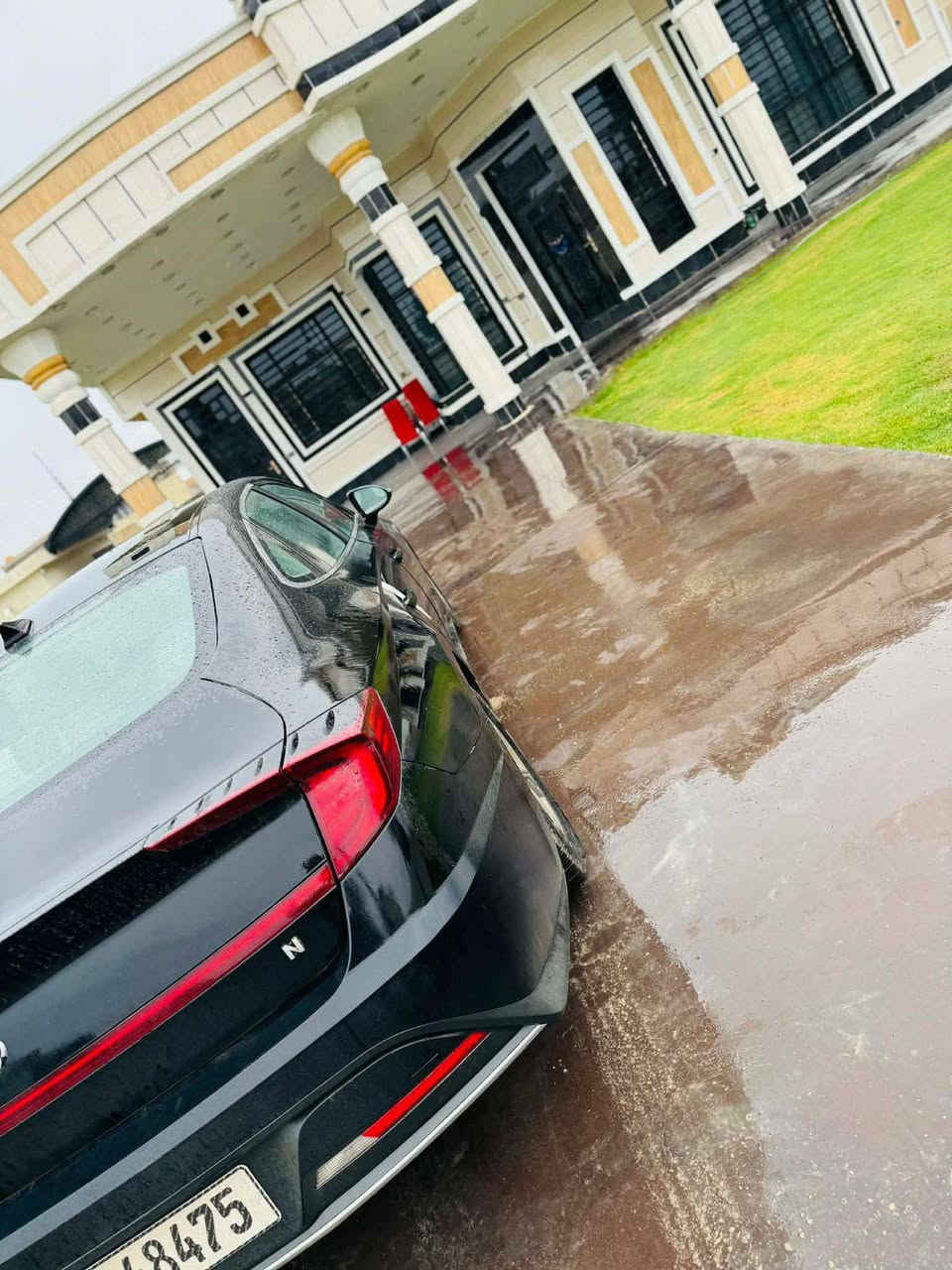 السلام عليكم سوناته ٢٠٢٣ بيها قطعتين بنيك جاملغ بدون دواخل سياره جديده جاهزه رقم بغداد بعد مواصفات معروفه مال سوناته  السعر ١٣٥ وبيها مجال مكان بغداد رقم تلفون ***********
