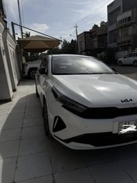 k3 موديل 2024 للبيع فقط ماشيه 18الف مكفوله من الصبغ والبارد السيارة هز...