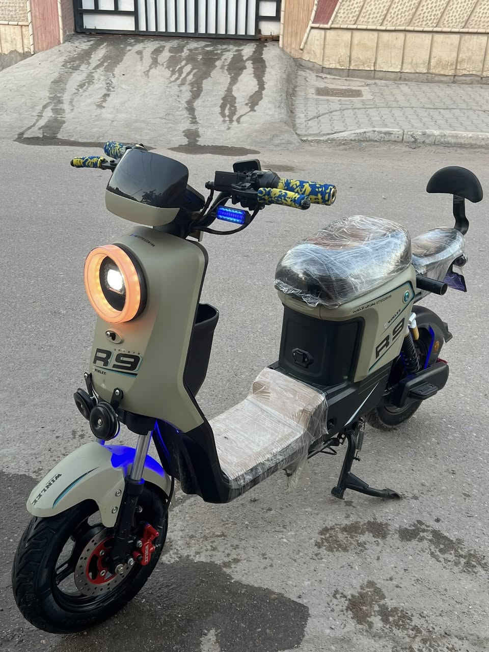 ***********
العنوان ❣️ البصرة مشراك القديم 
السعر 450 🫀6 بطاريات كهربائيات كامله ما بيها اي نقص قراضه كامله 
كفاله عامه وبيها ضمان موديل 26 بطاريته 32 شادله هورن مال سياره 👉🏻
