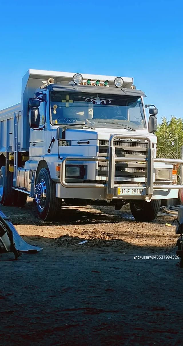 البيع سكانيه بوز ١١٣ مكينه سوده ١٣ /88 كير ٤/٤ رقم بغداد بل سنويه تك قلاب موديل ١٩٩٥ بدي جديد قماره جوبلاس تخم تاير جاهز الشغل مكان بغداد شراي يتصل ***********
