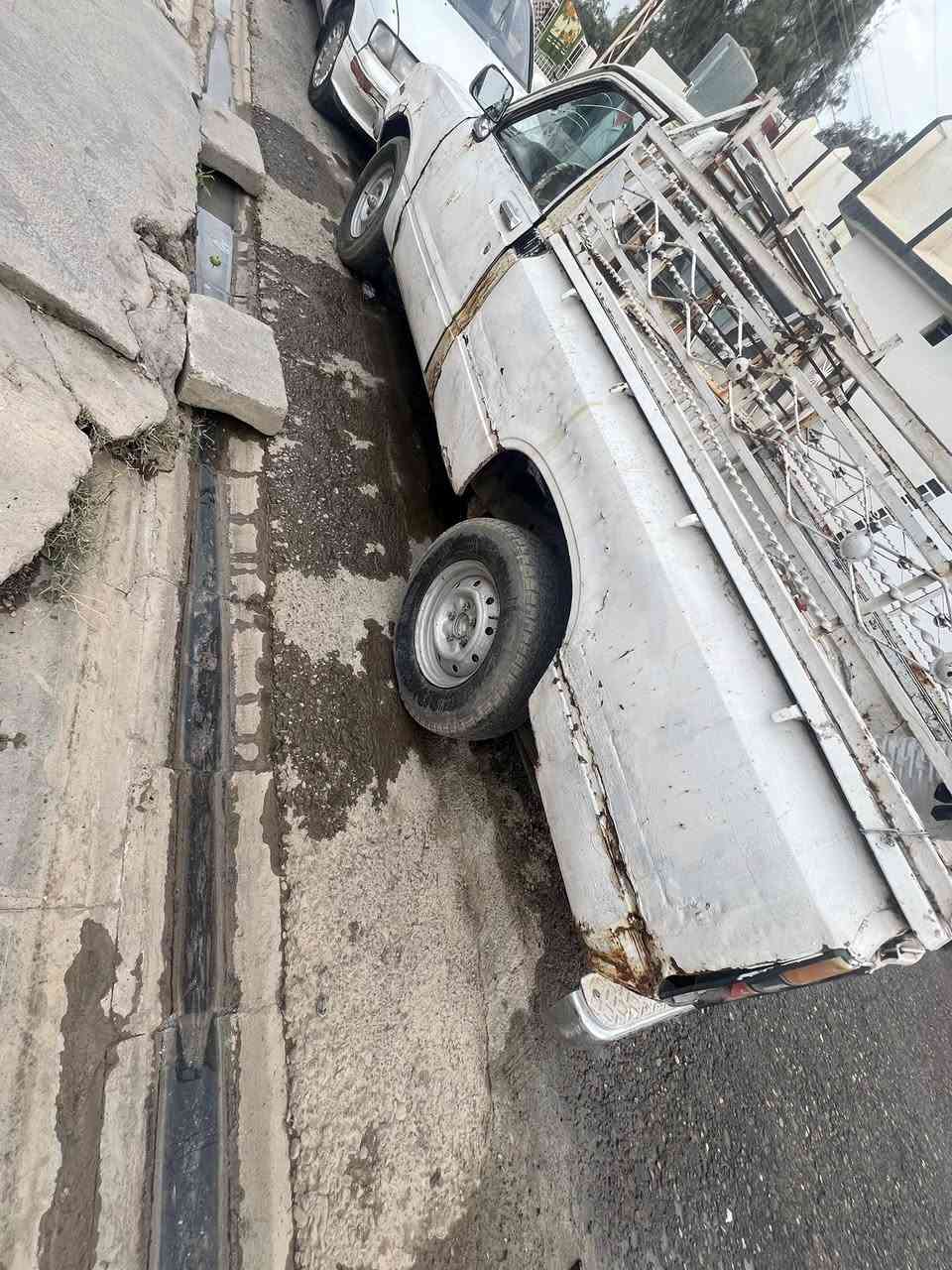 سلام عليكم بكم 80 البيع كير ومحرك واكسن وشاصي فوك الشرط كهربيات كلها شغاله صدر جديد رقم صلاح الدين سنويه صاقطه 2020 شرط التحويل والوكاله السياره ما عايزها كلشي /***********
