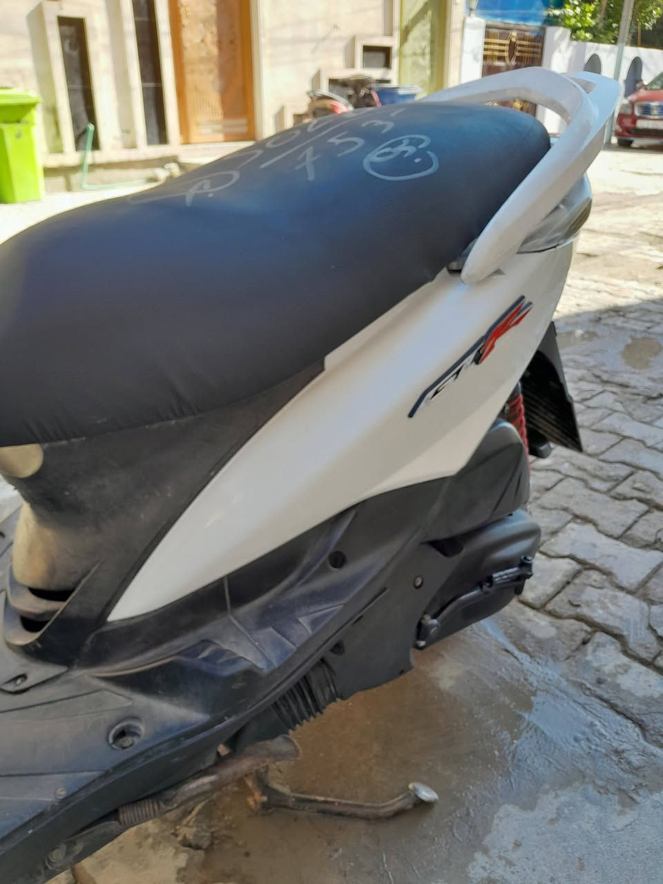 السلام عليكم دراجه ماكس ثعلب للبيع مكينه سلف هندر كهرباياتهه كلله شغاله كفرات حلوة زوج تايرات ابريكات امامي خلفي جديد السكن الحريه الثانيه الاستفسار ***********السعر ٦٥٠ وبيهه مجال
