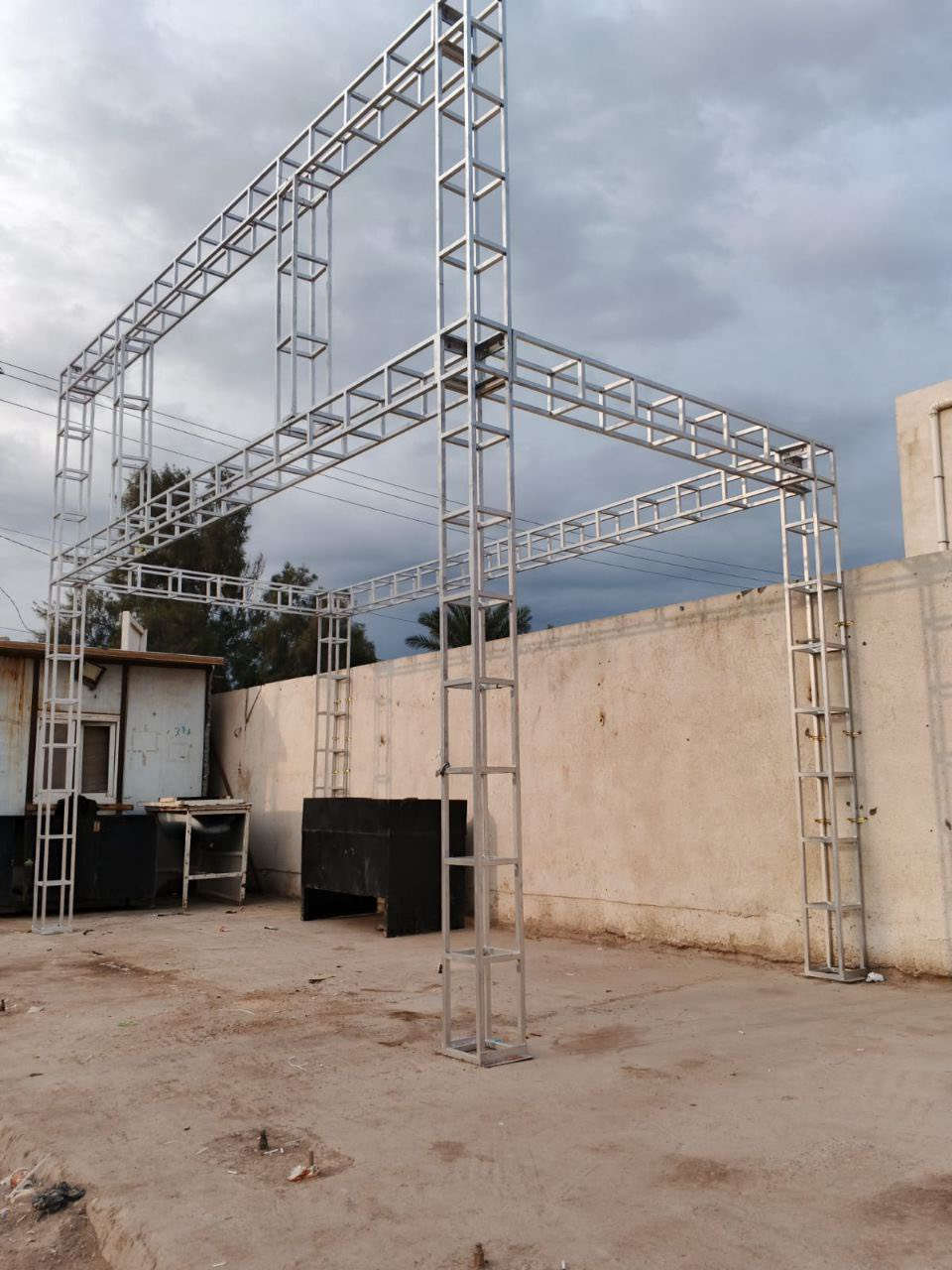 هيكل كامل للبيع 
التفاصيل 

الحديد الزواية 4 ملم
النوع مليوم ونص مغلون
الصبغ جوتن
البراغي 19
الطول 6 
العرض 3
ارتفاع الواجهه 5
ارتفاع الضهر 3
واتساب ***********
