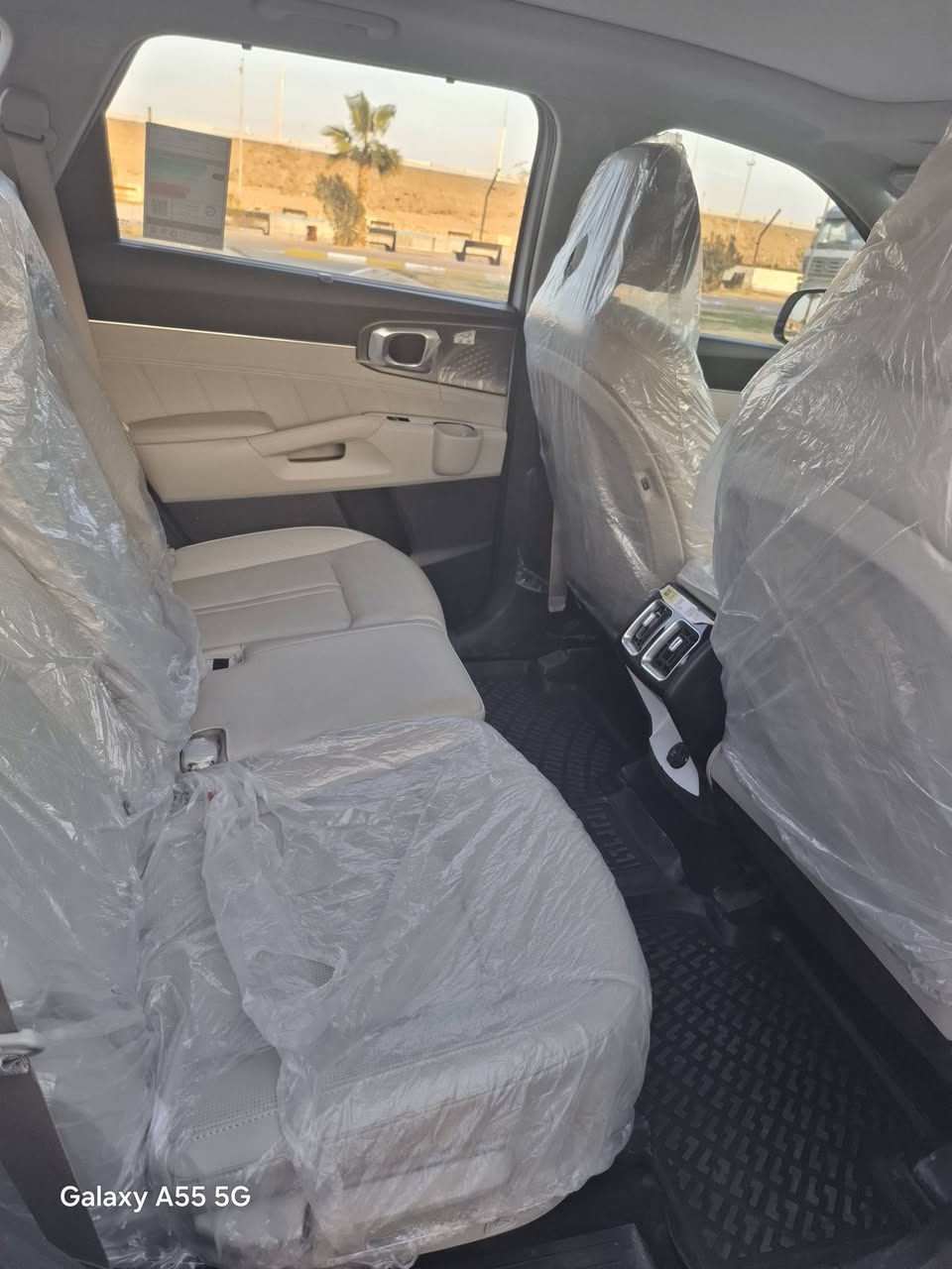 سورنتو ٢٠٢٥ وارد خليجي مكفول زيرو بأسمي ماشيه 22 الف
مواصفات 
____________
٦ سلندر 
٥ كامرات محيطيه
كامره بالمرآت الوسط
٣ قطع تبريد
ويل ٢٠
١٢ حساس 
وقوف ذاتي
داتشو
كشنات تدفئه تبريد
المقاعد طوي كهربائي
جلد اصلي
سقف بانوراما 
كير موس ٨سرع
جنطه كهرباء مع حساسات
تحكم ستيرن
مثبت سرعه
شاشه LED لمس
شفتات خلف الستيرن
اوامر صوتيه 
شاحن لاسلكي 
تشغيل عن بعد 
اشارة ترحيب
بصمات دخول ذكي عالأبواب
كراسي كهرباء
بردات بلاديه للأبواب الخلفيه 
هاند بريك كهربائي
رادار
حساس امطار للماسحات

ضمان شركة نم  والسياره داخل الضمان 
 الرقم اربيل
 فول ماعدا الفور ويل
السعر$37000
رقم صاحب السياره *********** اتصال +واتساب 
السياره بأسمي تحويل مباشر
