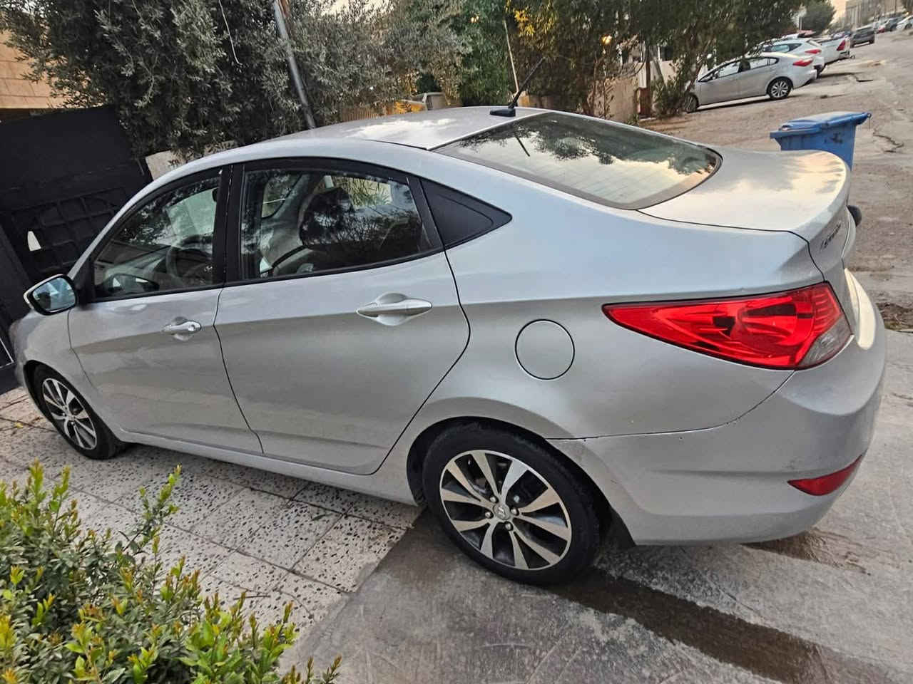 اكسنت 2013
امريكي
بيها قطع صبغ ( ابيع حزام ) 
بغداد / العامرية
***********
السعر ( 82 ) مجال بسيط
