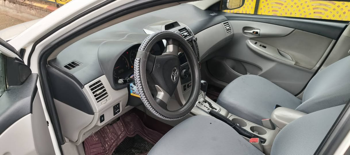 كورلا ٢٠١١ امريكي للبيع
الرقم والسنويه جديد 
بدون صبغ 
فقط باب مبدل اصلي
تبريد شغال 
محرك جديد ما مفتوح
كير شرط 
طخم تواير جديد
صدرهه جديد
من يرغب بشراء يتصل على رقم 
***********
