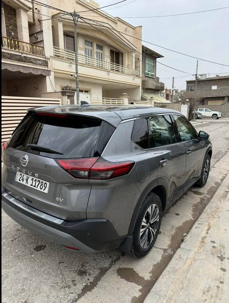 للبيع: نيسان روج (Nissan Rogue) SV - موديل 2021 بحالة ممتازة 🚗✨
فرصة مميزة لاقتناء سيارة عائلية عملية وعصرية، بحالة فنية ممتازة وجاهزة للاستخدام.
🔹 المواصفات:
 الموديل: 2021 - فئة SV.
 المحرك: 4 سلندر (اقتصادي وقوي).
 المسافة المقطوعة: 40,210 ميل فقط.
 اللون: رمادي أنيق.
🔹 الكماليات:
 نظام 5 كاميرات (رؤية محيطية 360 درجة).
 تشغيل بصمة مع دخول ذكي للأبواب الأربعة.
 شاشة عرض كبيرة + مقاعد كهربائية.
 رادار أمامي، خلفي، وجانبي (تنبيه التصادم ومغادرة المسار).
 بريك بصمة مع نظام Auto Hold + أنظمة قيادة متعددة.
 تحكم كامل بالمقود + ويلات كروم مميزة.
🔹 حالة السيارة:
 السيارة نظيفة جداً من الداخل والخارج.
 الأضرار: بونيت مصبوغ فقط، والإيرباغ (مقود) مفتوح.
 الأوراق: السيارة باسمي الشخصي.
📍 الموقع: أربيل.
💰 السعر: 179 ورقة (مع مجال بسيط للمفاوضة).
📞 للاستفسار والمعاينة: ***********
[کوردی]
بۆ فرۆشتن: نیسان ڕۆج (Nissan Rogue) SV - مۆدێل 2021 بە دۆخێکی زۆر نایاب 🚗✨
دەرفەتێکی باش بۆ کڕینی ئۆتۆمبێلێکی خێزانی و مۆدێرن، بە دۆخێکی تەکنیکی زۆر باش و ئامادەیە بۆ بەکارهێنان.
🔹 تایبەتمەندییەکان:
 مۆدێل: 2021 - فئة SV.
 مەکینە: 4 پستۆن (ئابووری و بەهێز).
 ڕۆیشتووە: 40,210 میل تەنها.
 ڕەنگ: رمادی (گڕێ)یەکی جوان.
🔹 ئۆپشنەکان:
 سیستەمی 5 کامێرا (بینینی دەوری ئۆتۆمبێل 360 پلە).
 سویچ بەسمە (کلیل)، چوونەژوورەوەی زیرەک بۆ چوار دەرگاکە.
 شاشەی گەورە + کورسی کارەبایی.
 ڕاداری پێشەوە، پاشەوە و تەنیشت (ئاگادارکردنەوە لە پێکدادان و لادان لە ڕێڕەو).
 برێکی بەسمە لەگەڵ سیستەمی Auto Hold + چەندین شێوازی لێخوڕین.
 کۆنترۆڵی تەواو لەسەر سوکان + ویلی کرۆمی تایبەت.
🔹 دۆخی ئۆتۆمبێل:
 ئۆتۆمبێلەکە زۆر پاکە لە ناوەوە و دەرەوە.
 زیانەکان: بۆنیت بۆیاخە تەنها، ئێرباگی سوکان کراوەتەوە.
 سەنەوی: بە ناوی خۆمە.
📍 شوێن: هەولێر.
💰 نرخ: 179 وەرەقە (کەمێک مەجالی مامەڵەی تێدایە).
📞 بۆ پەیوەندی و بینین: *********** أربيل, العراق
