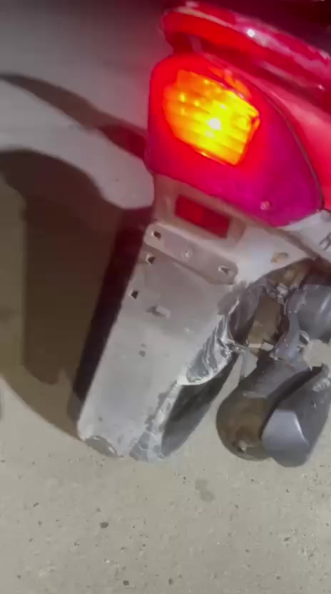 سلام عليكم دراجه ماكس عدله البيع كدام عينك برغي ممفتوح بيها عله وضع البلادي دراجه بلاديه منل طول الطول كلها ختم واحد ويه المكينه سلف بي شخاطه دراجه نضيفه الى درجه صارله سنه من نازله منل رمبه سعرها 650وبيها مجال مكان بغداد حي جهاد الرقم ***********
