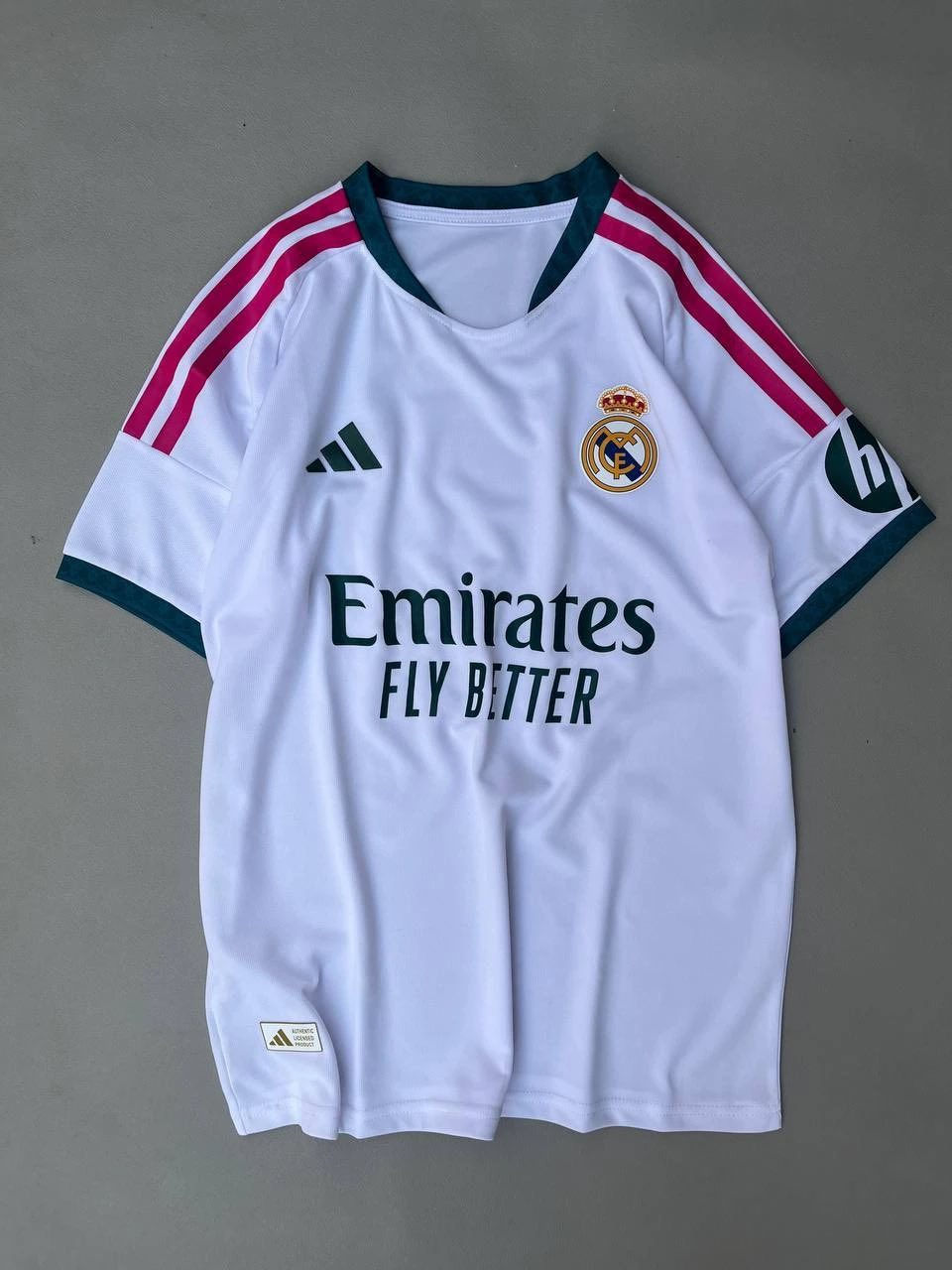 سلام عليكم وصل دريس ريال مدريد نسخت الاعب للموسم 27 شعار جلاتين الاصلي صنع فيتنامي متوفر كل الاحجام ويوجد توصيل لجميع محافظات العراق سارع بالحجز السعر 15 الف فقط هاتف *********** ومتواجد في سوق صدرية قرب مكتبة الصباح من ساعه 9 الئ الساعه 3 ليلا
