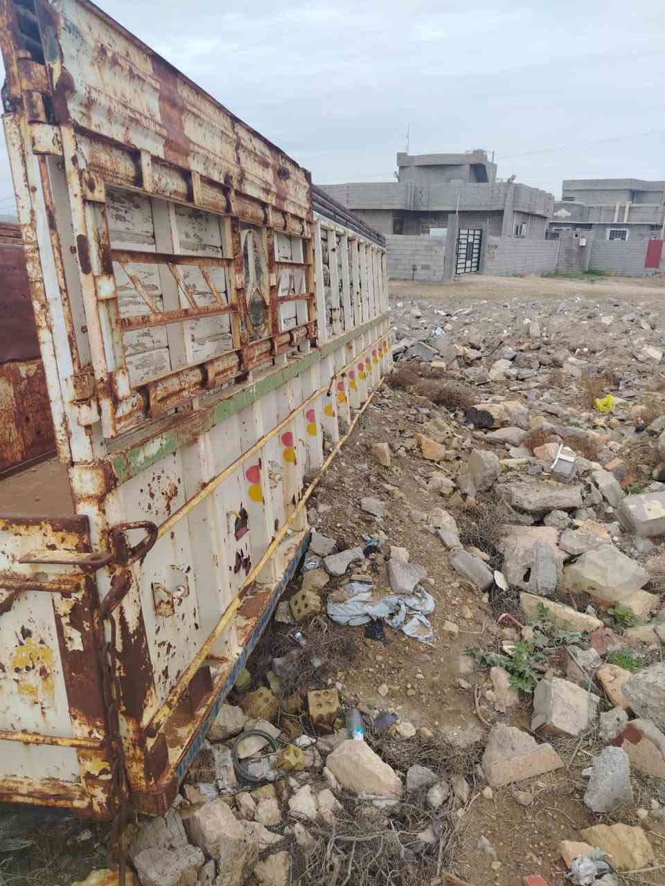 السلام عليكم للبيع مكانها رمادي السعر 4 مليون ونص ***********
