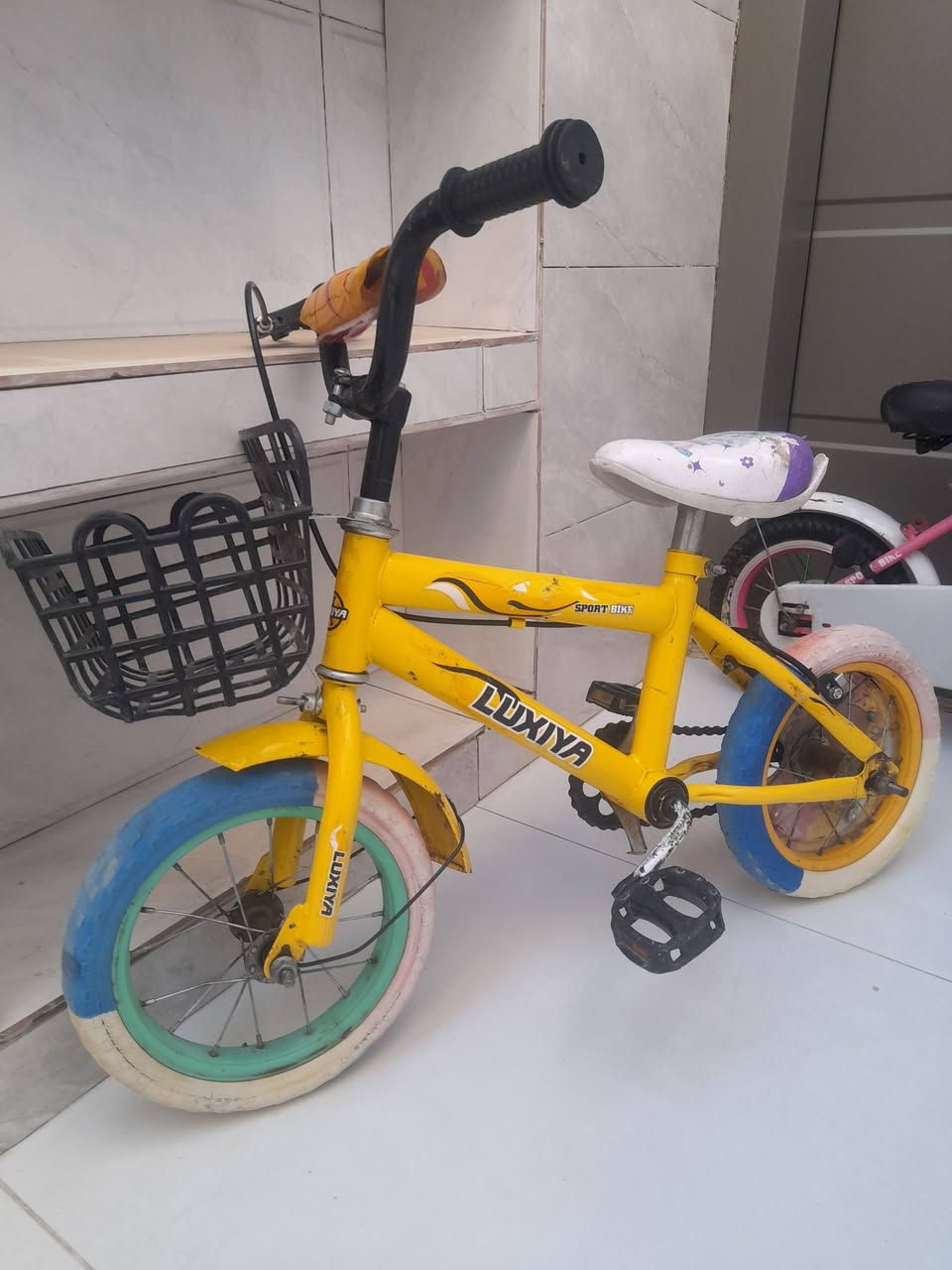 السلام عليكم متاح بسكللت حجم ١٢ كاملات من كلشي اي نقص مابيهم سعر الواحد ٢٠ الف لاستفسار 
***********
