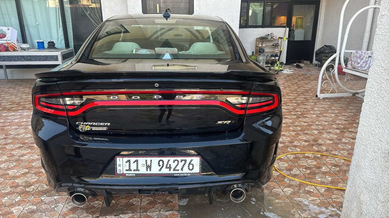 جارجر موديل 2016
حجم المحرك 3600
نظيفة جداً صور الحادث مرفقة 
بيهة صبغ 3 قطع السيارة ممتعوبة مال طيار يعني من المطار للبيت 
رقمهة الجديد بغداد مكانهة في الدورة 
السعر 164 بيهة مجال بسيط 
اني ناشر فقط الافضل تتصل ع صاحب السيارة
***********
