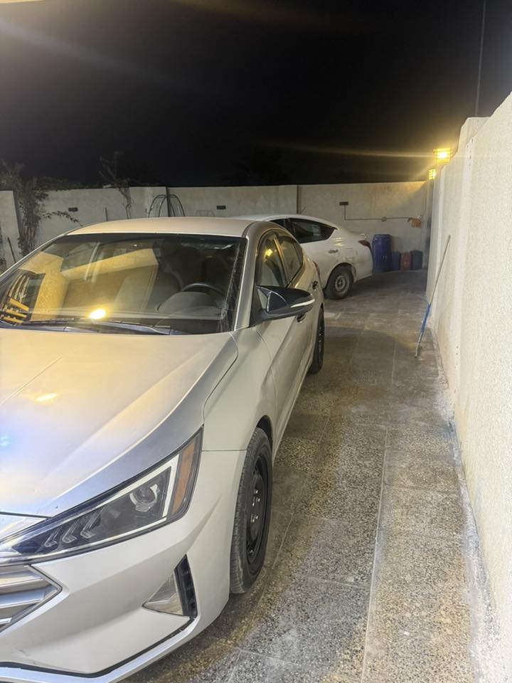 السلام عليكم النترا امريكي 2019 حادث امريكا بابين باب الصدر والراكب الخلفي انصبغت حزام هنا بدون حادث بدون بجم كير مكينة تبريد صدر كفالة جاهزة منظومة عدسات ليد 6$ شاشه اصليه 4$ السعر 120 وبيها مجال مكان بغداد بسمي تحويل او وكالة ***********
