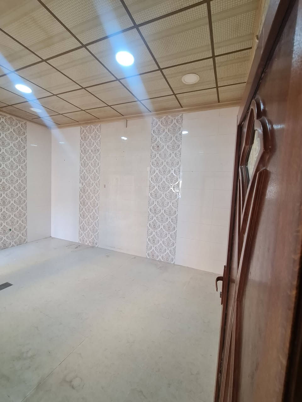 للأيجار الدار طابق واحد🏠(المساحة150م)

الموقع الدار/حي البلديات قرب متوسطة النضال للبنين

غرفتين نوم  واستقبال واسعة ومطبخ وصحيات وكراج وبيتونة وسطح 

(بدل ايجار الدار 500الف)

للأستفسار مراجعة مع مكتب الوطن للتجارة العقارات  
العنوان الموصل حي البلديات من جهة السكر قرب سانكو مول 

أو الاتصال على الارقام التالية 
كؤرك/*********** 
أسيا /***********
